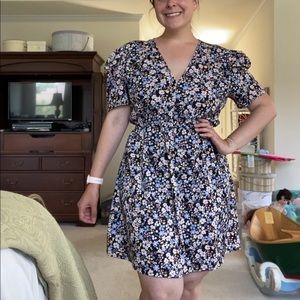 Lightweight floral dress with puff sleeves